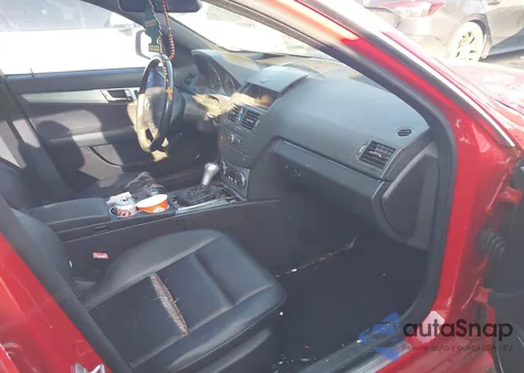 2009 Mercedes-Benz C 300 Sport z USA, uszkodzony, nr VIN WDDGF54X79R044321